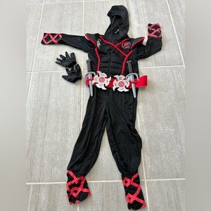 Kids ninja Halloween costume. Worn only once for 2 hours. Size small